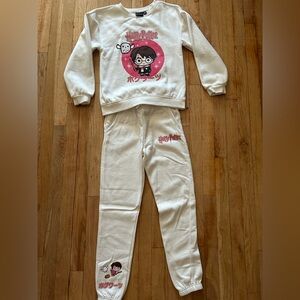 Wizarding world Harry Potter sweatshirt & sweatpants. Pet free smoke free home.